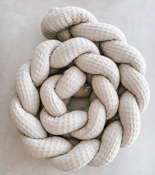 Koosh-uhn Waffle Braided Cot Bumper