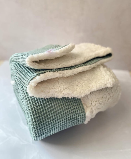 Koosh-uhn Waffle Weave and Sherpa Blanket