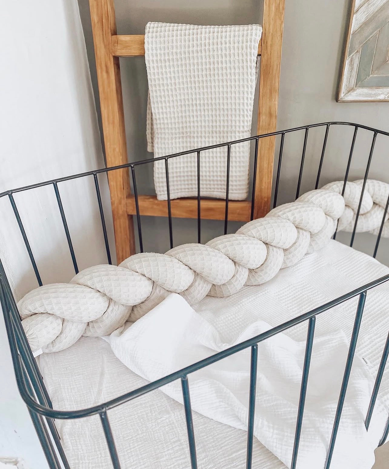 Koosh-uhn Waffle Braided Cot Bumper