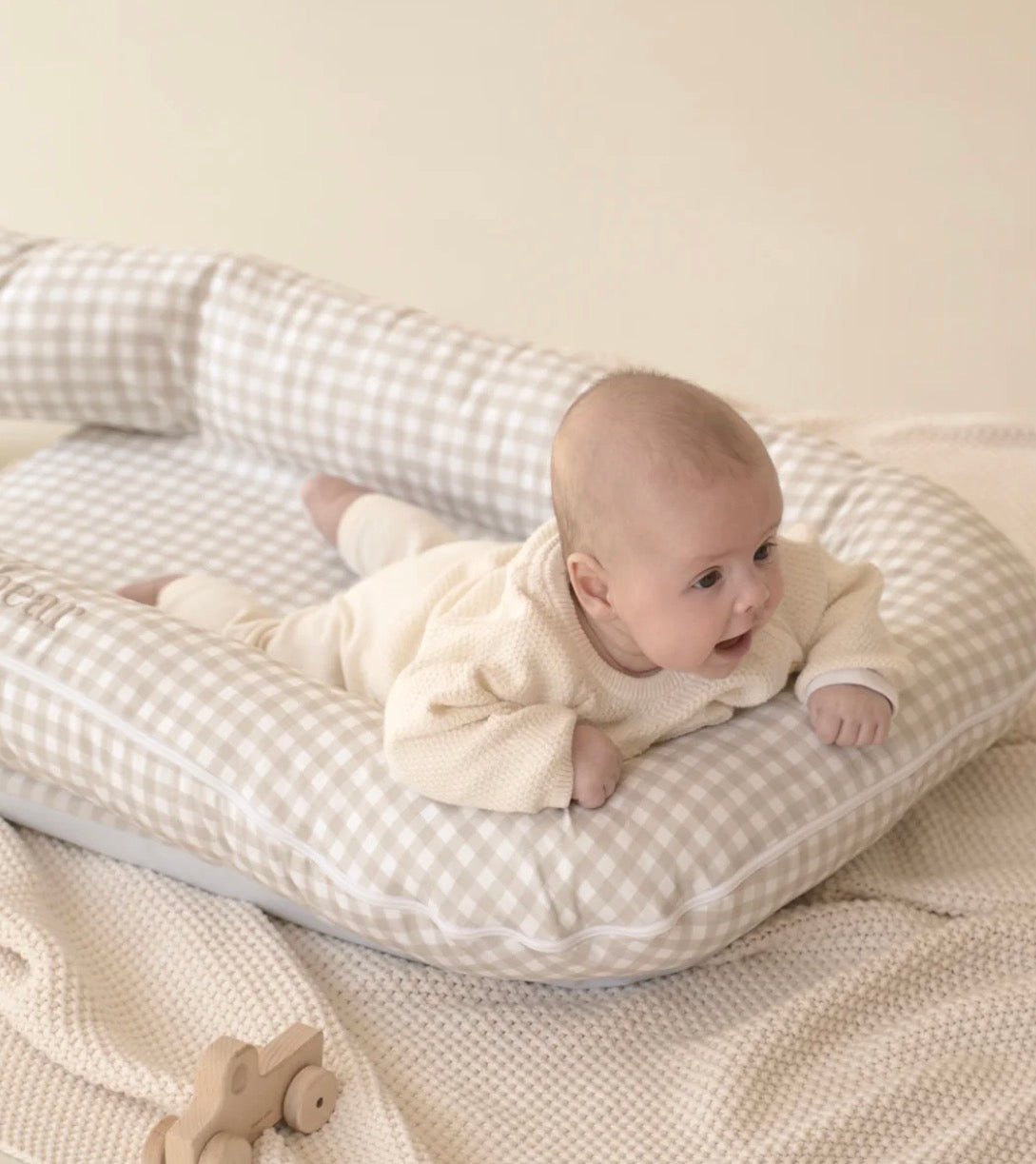 Ava & Bear Lounging Pod