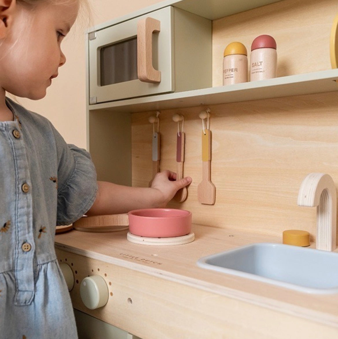 Little Dutch Wooden Kitchen