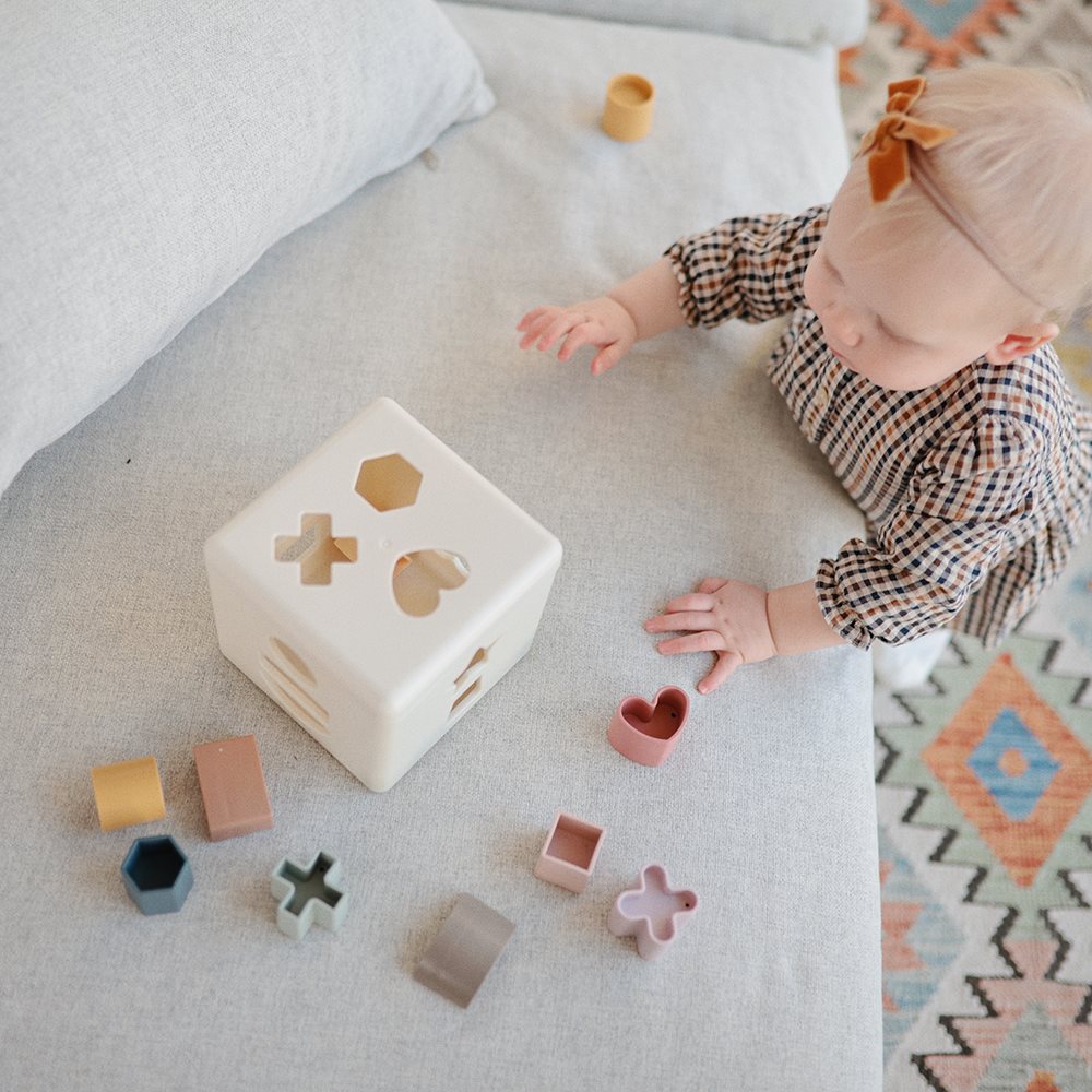 Mushie Shape Sorting Box - Pedal