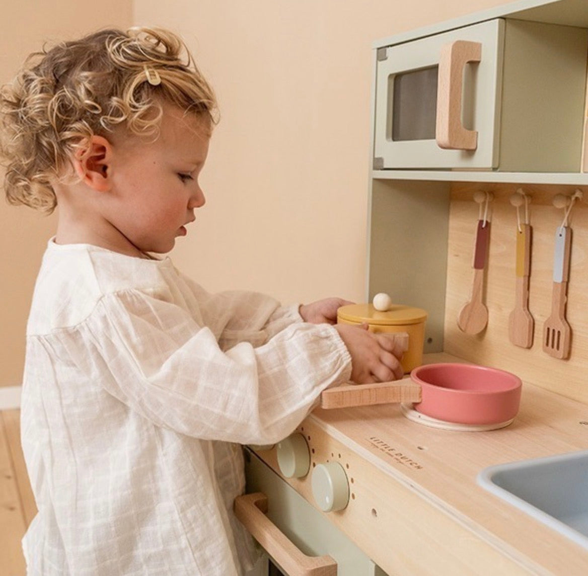 Little Dutch Wooden Kitchen