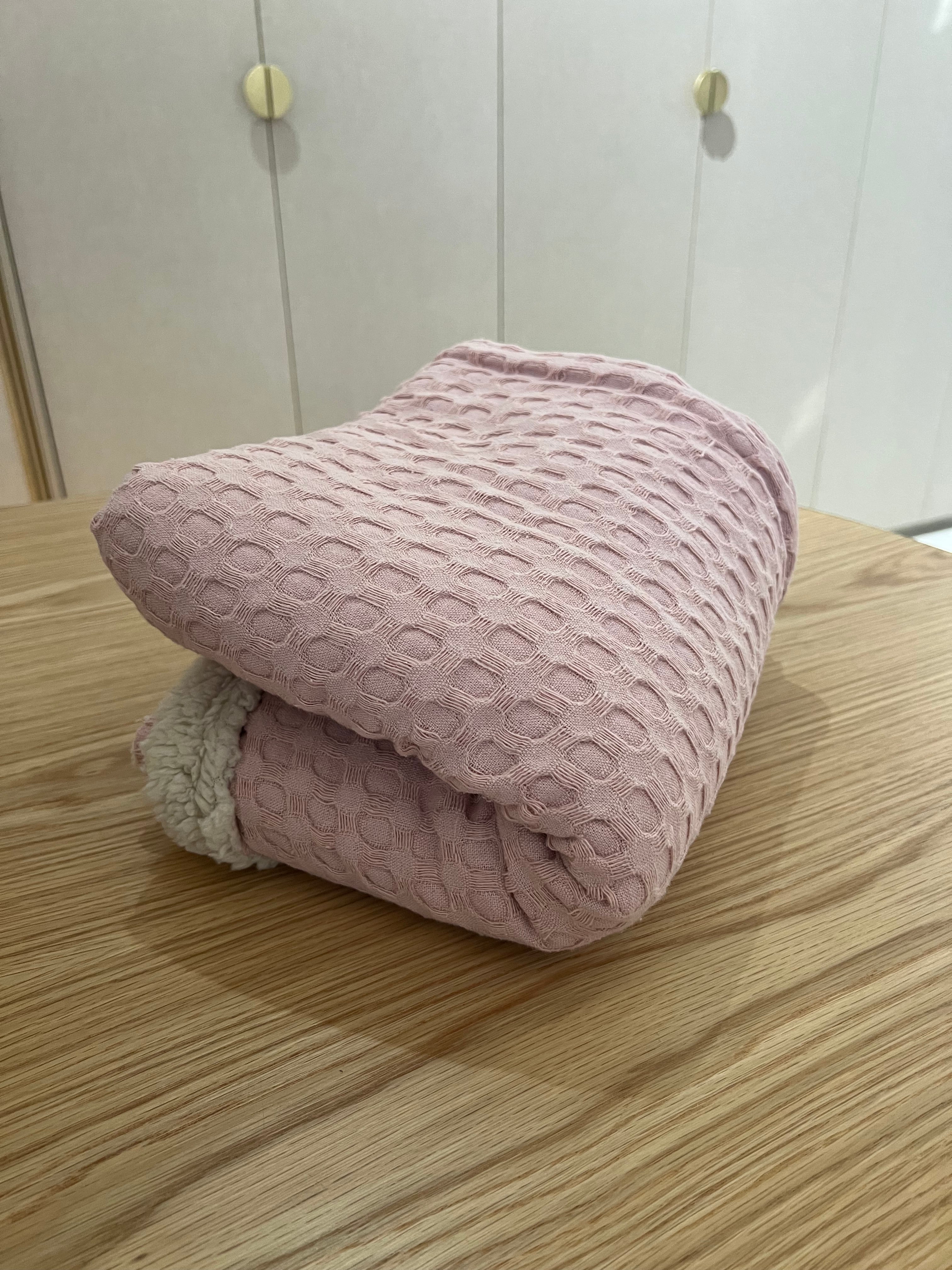 Koosh-uhn Waffle Weave and Sherpa Blanket