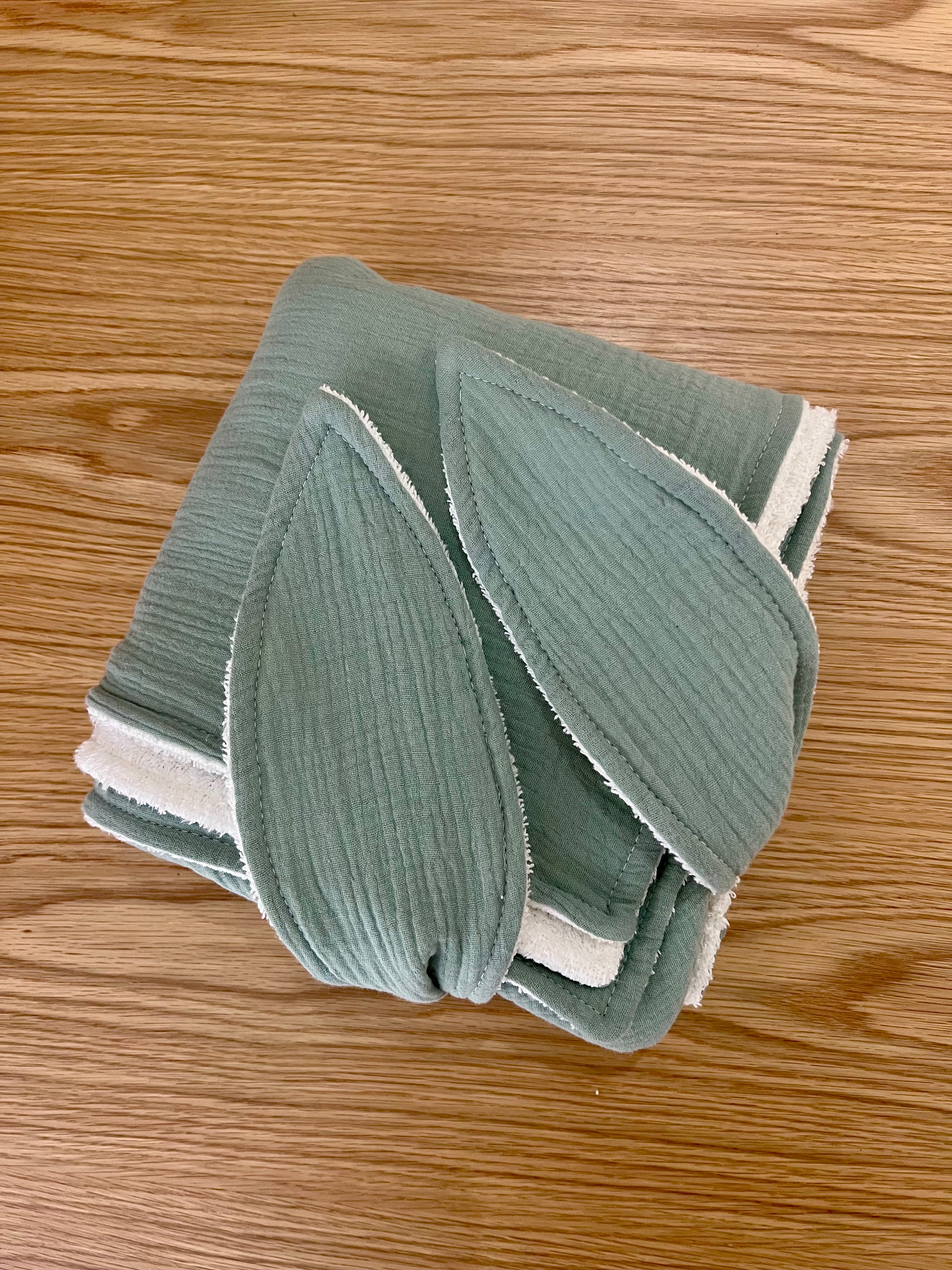 Koosh-uhn Muslin Hooded Towel