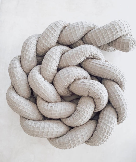 Koosh-uhn Waffle Braided Cot Bumper
