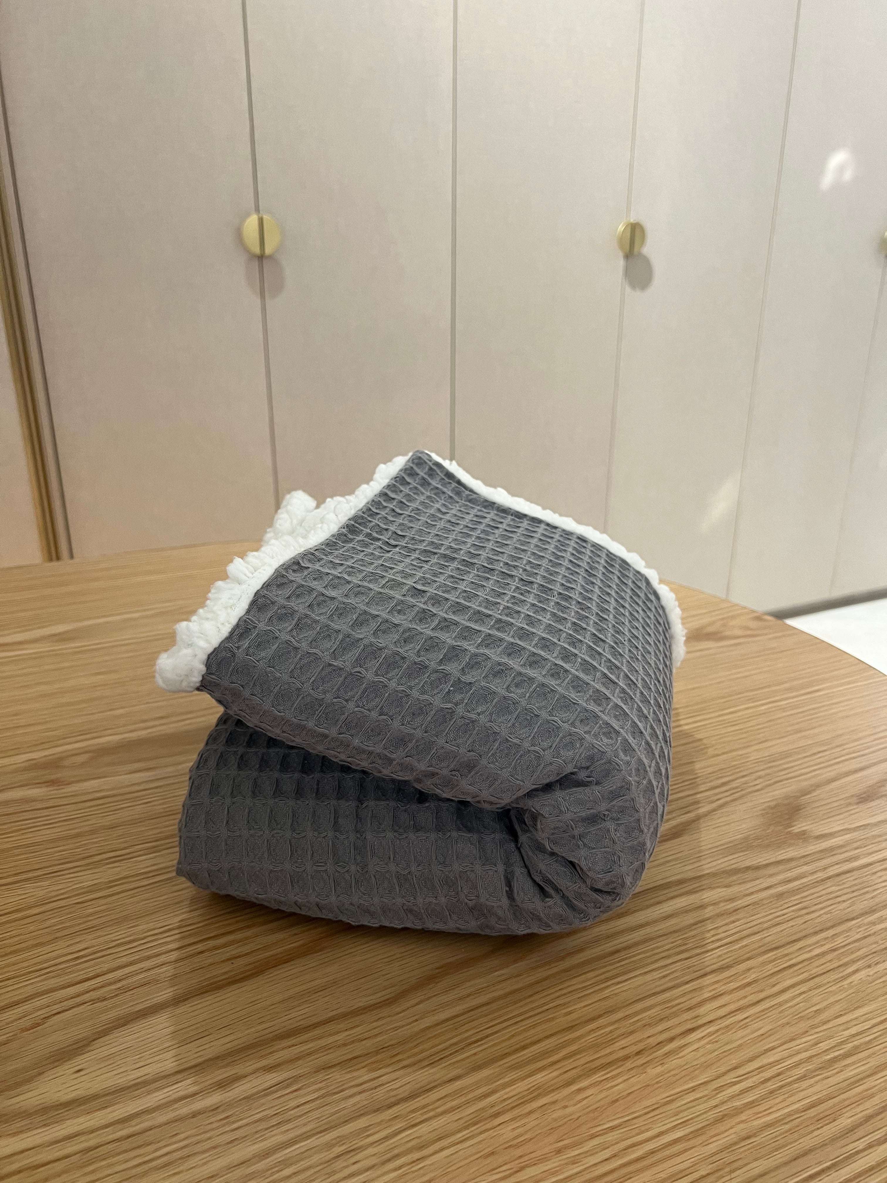 Koosh-uhn Waffle Weave and Sherpa Blanket