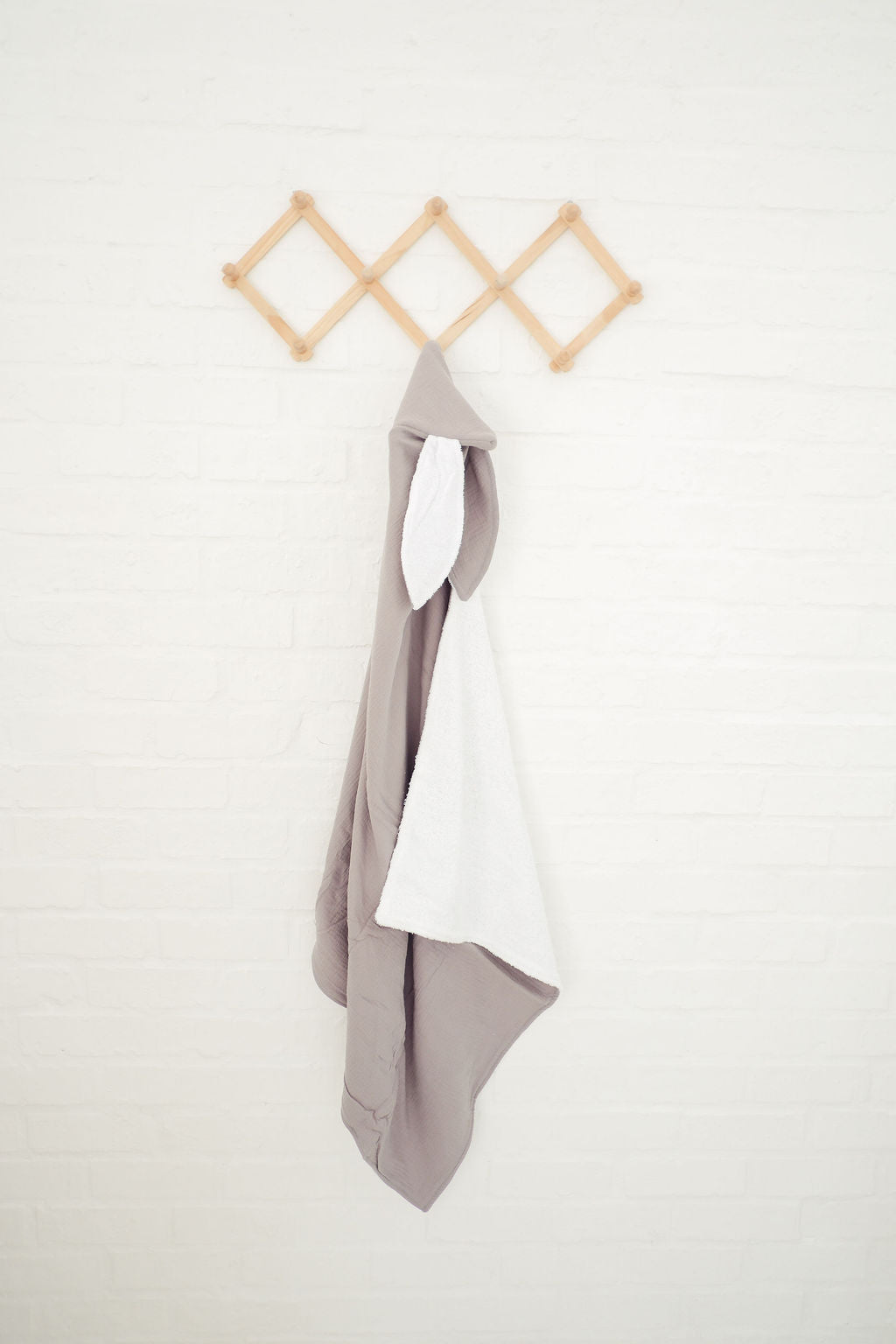 Koosh-uhn Muslin Hooded Towel