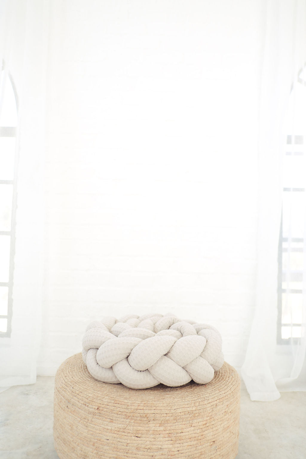 Koosh-uhn Waffle Braided Cot Bumper