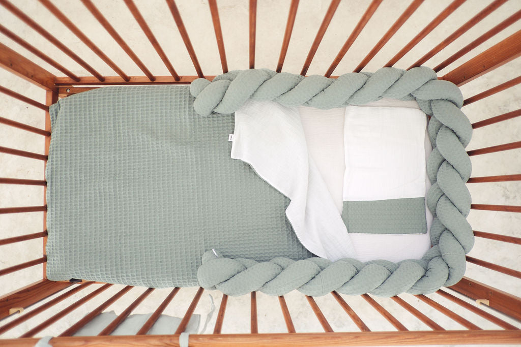 Koosh-uhn Waffle Braided Cot Bumper